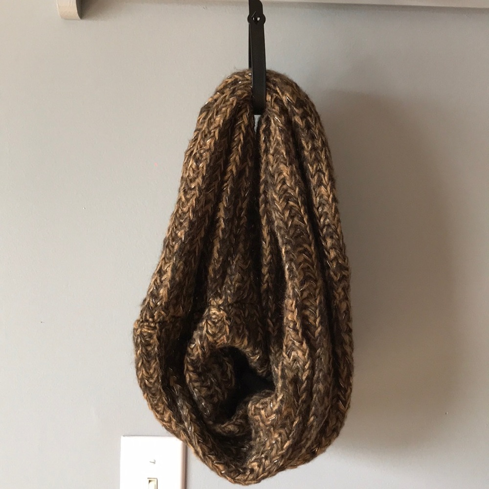 NWT Faded Glory Infinity brown knit scarf